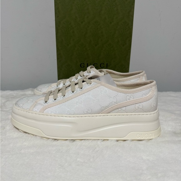 Gucci Women's Cream and White Sneakers - Picture 4 of 7